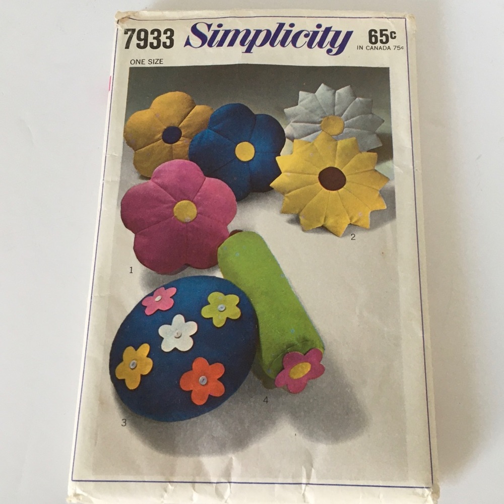 Vintage Simplicity round pillow sewing  pattern - Picture 2 of 10